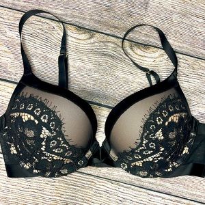 Victoria’s Secret Very Sexy Push Up Bra Size 32D